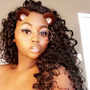 Meet your Posher, Ava